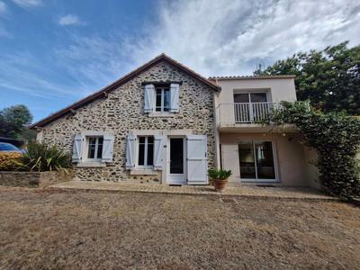 Maison - 422 m² - 15 pièces