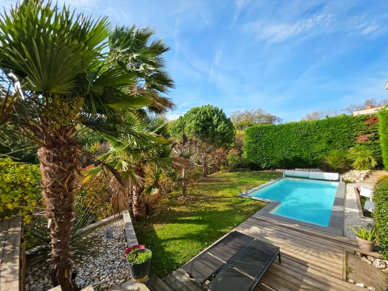 Maison - 195 m² - 7 pièces