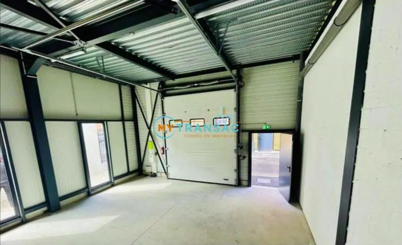Local d'activité / Entrepôt - 132 m²