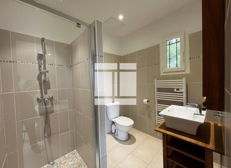 Propriété - 304 m² - 12 pièces