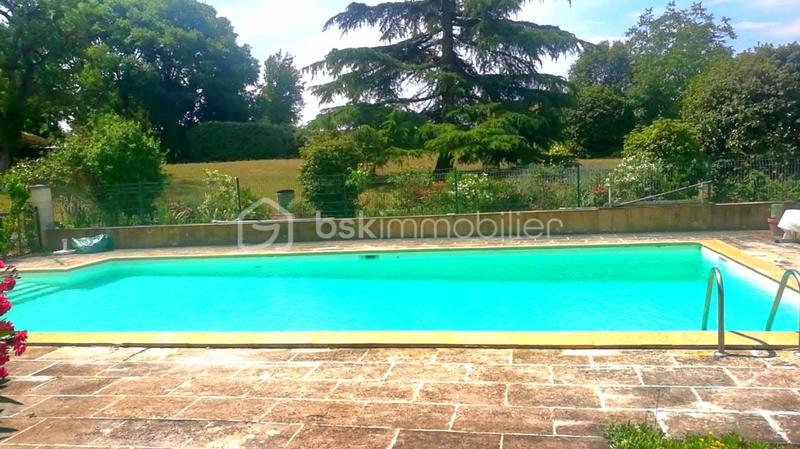 Maison - 387 m² - 10 pièces