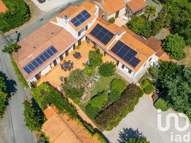 Maison - 232 m² - 10 pièces