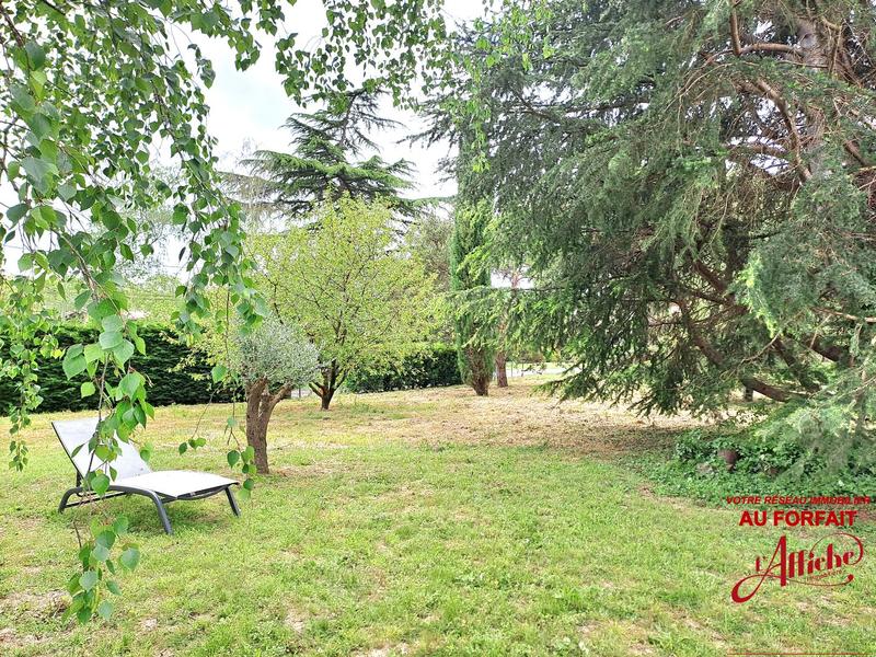 Terrain constructible - 697 m²