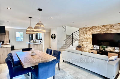 Maison - 94 m² - 5 pièces