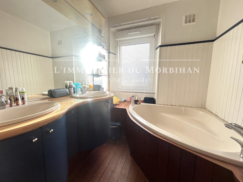 Maison - 184 m² - 10 pièces