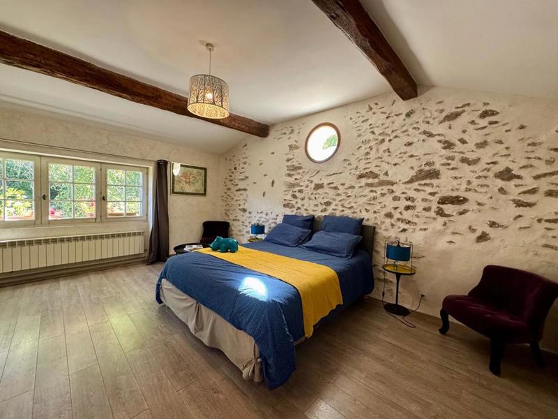 Maison - 281 m² - 9 pièces