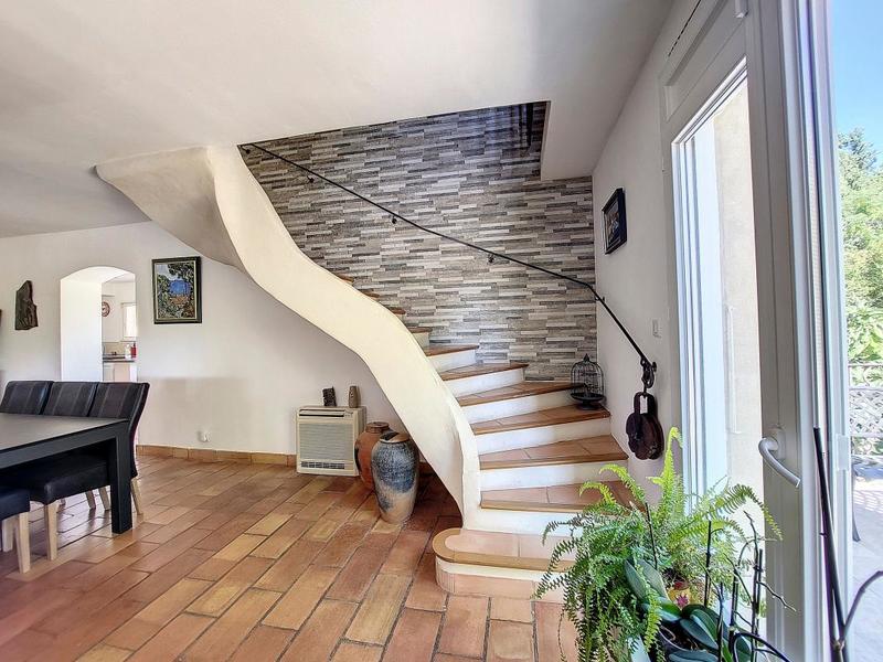 Maison - 210 m² - 6 pièces