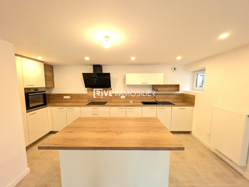 Maison - 241 m² - 7 pièces