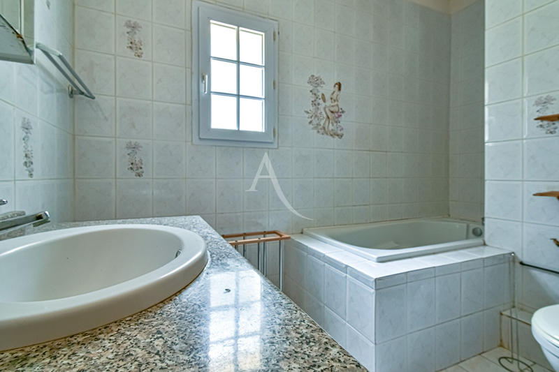 Demeure - 457 m² - 9 pièces