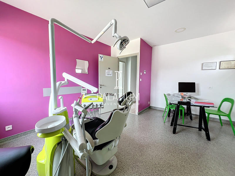 Local commercial - 92 m² - 4 pièces