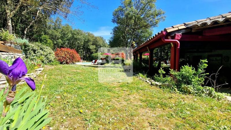 Propriété - 750 m² - 25 pièces