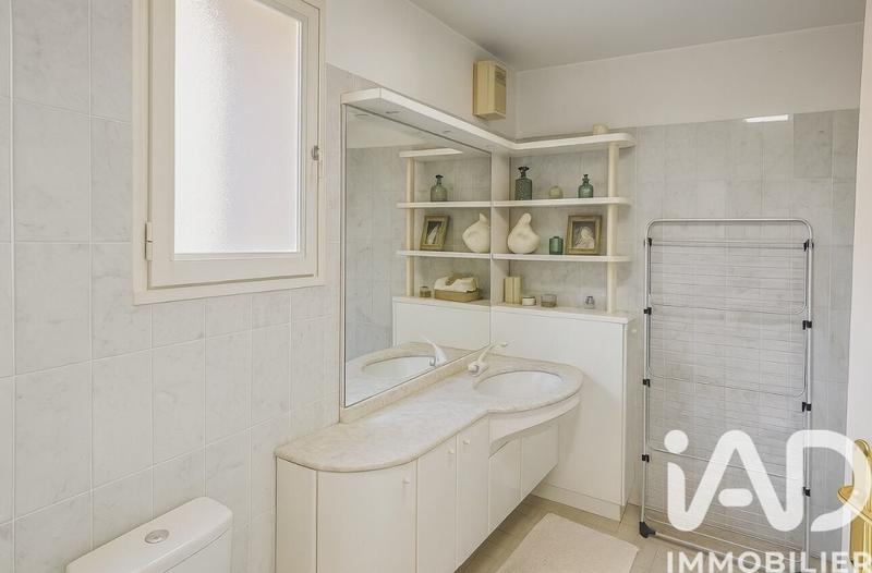 Maison - 241 m² - 8 pièces