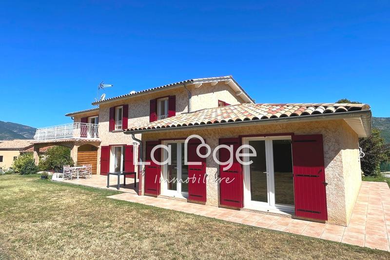 Maison - 208 m² - 8 pièces