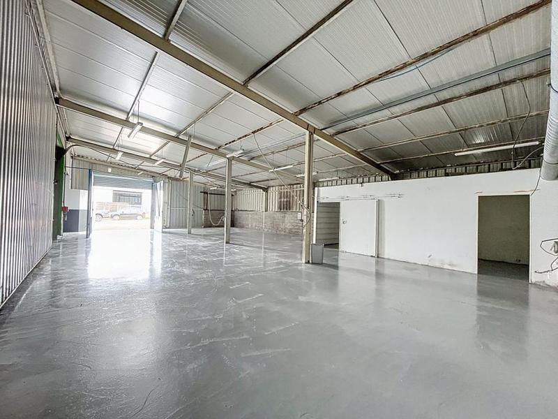 Entrepôt - 1 340 m²