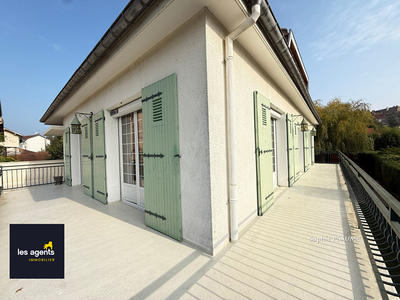 Maison - 260 m² - 9 pièces