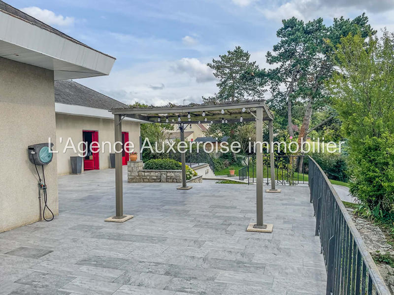 Maison - 218 m² - 6 pièces