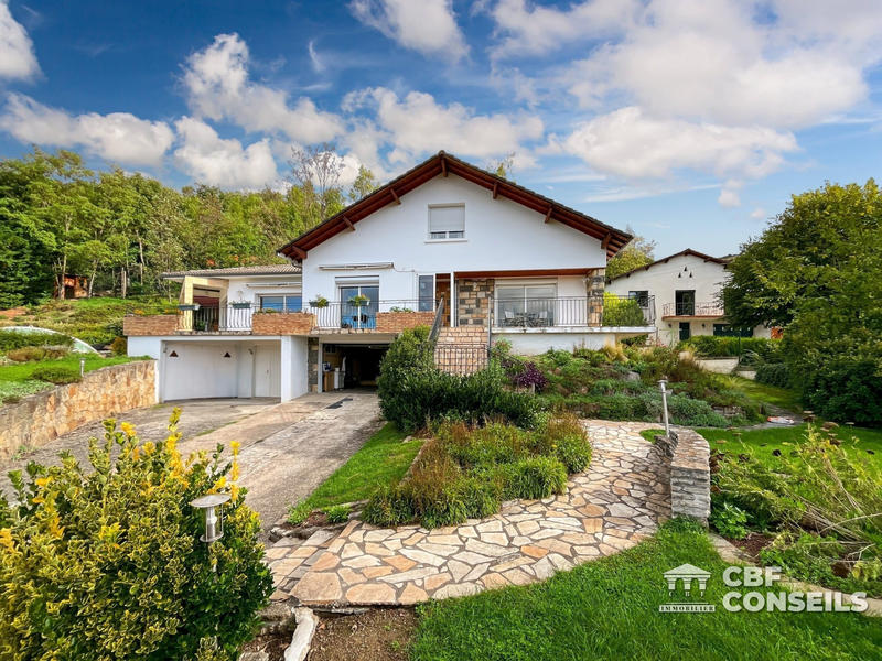 Maison - 206 m² - 7 pièces