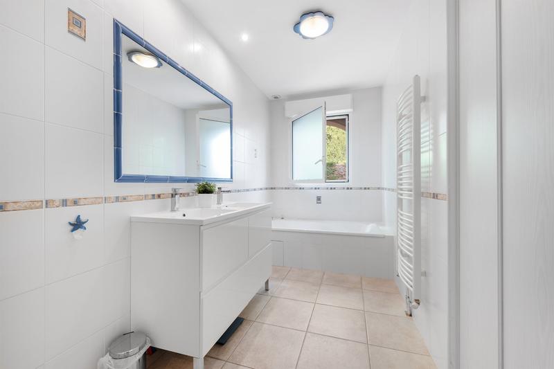 Maison - 245 m² - 7 pièces