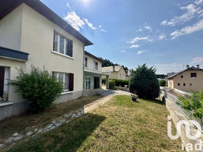 Maison - 211 m² - 8 pièces
