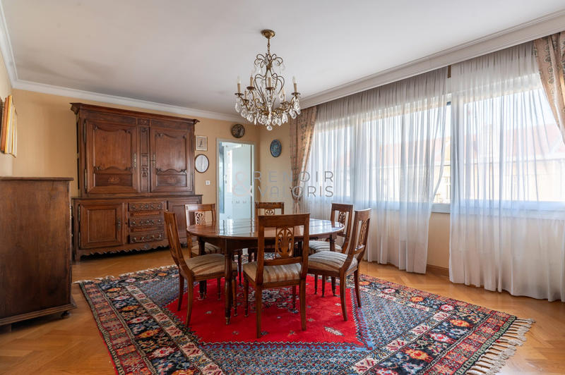 Appartement - 240 m² - 7 pièces