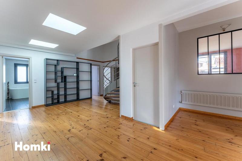 Maison - 210 m² - 7 pièces