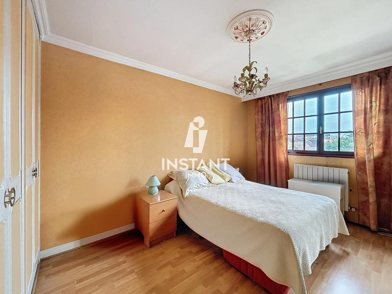 Maison traditionnelle - 200 m² - 8 pièces