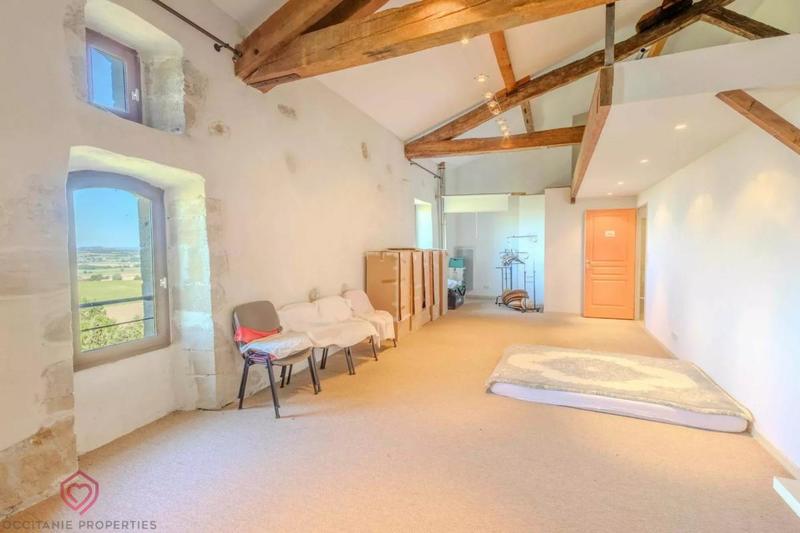 Corps de ferme - 700 m² - 17 pièces