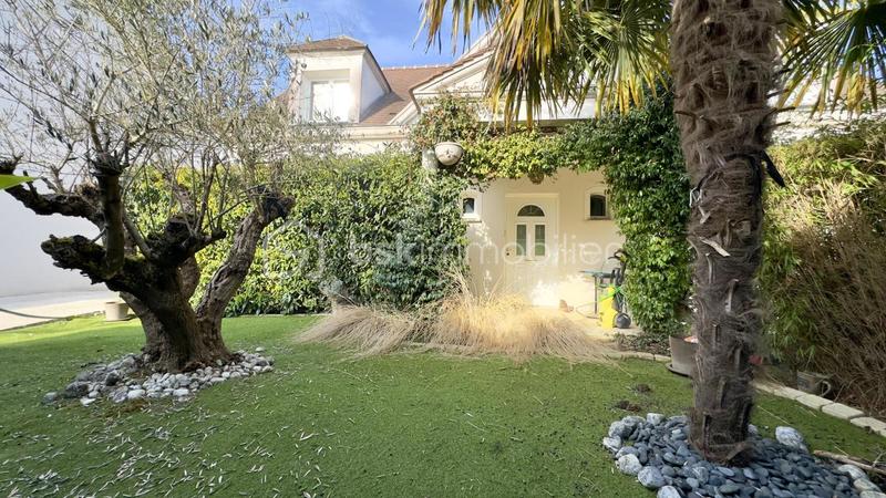 Maison - 239 m² - 6 pièces