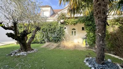 Maison - 239 m² - 6 pièces