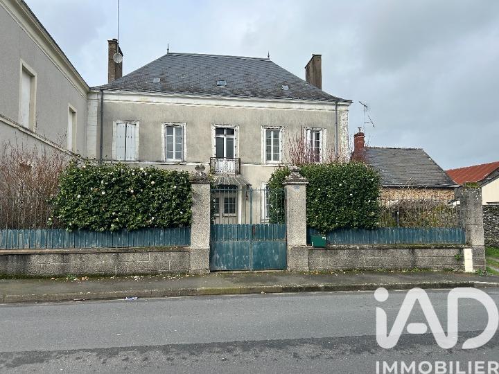 Maison - 340 m² - 9 pièces