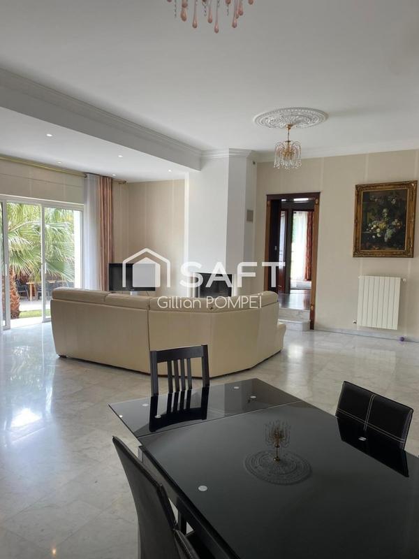 Villa - 232 m² - 6 pièces