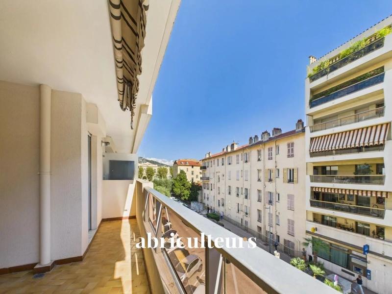 Appartement ancien - 68 m² - 3 pièces