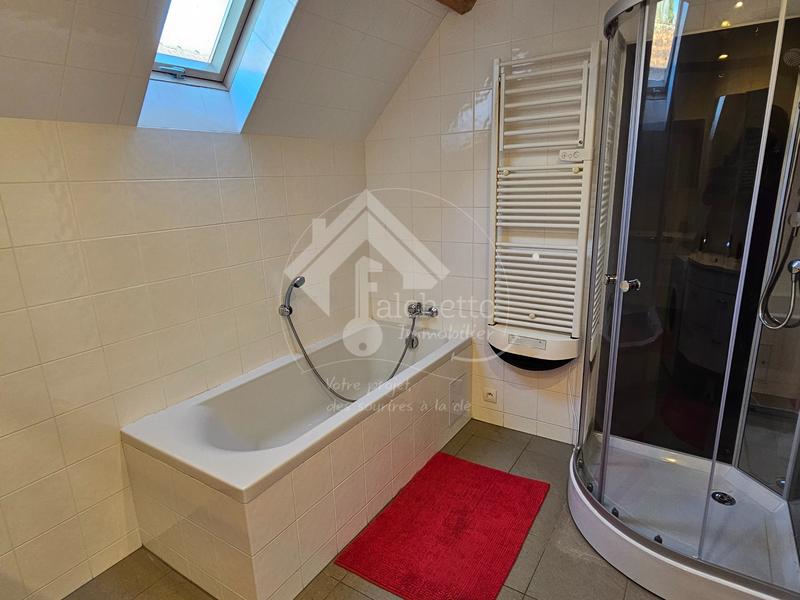 Propriété - 230 m² - 12 pièces