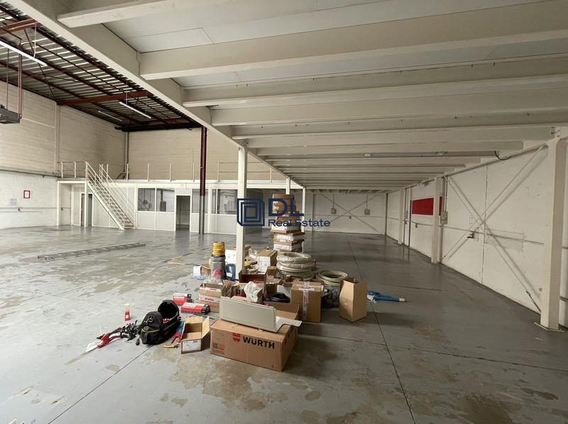 Entrepôt - 630 m²