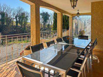 Maison - 210 m² - 6 pièces