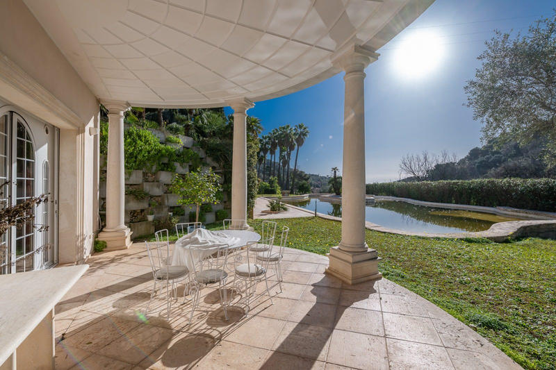 Villa - 857 m² - 15 pièces