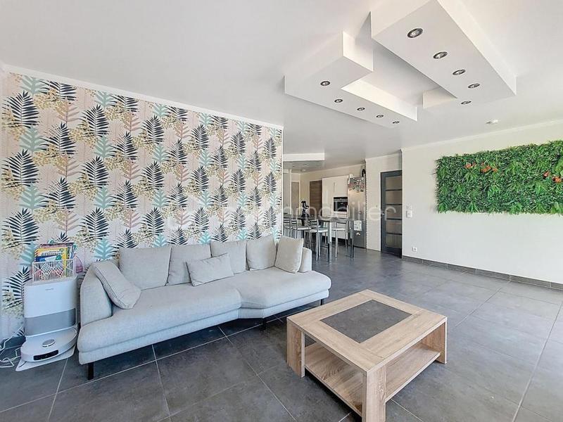 Maison traditionnelle - 82 m² - 5 pièces