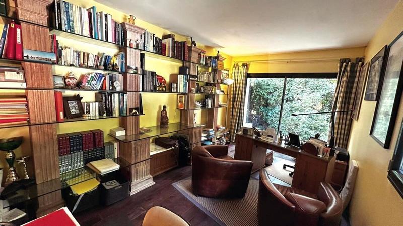 Propriété - 227 m² - 8 pièces