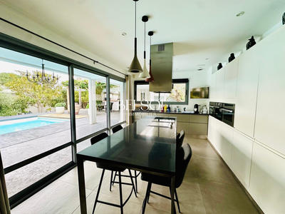 Villa - 180 m² - 5 pièces