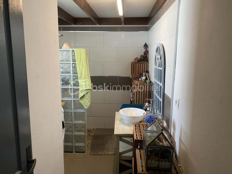 Maison - 650 m² - 3 pièces