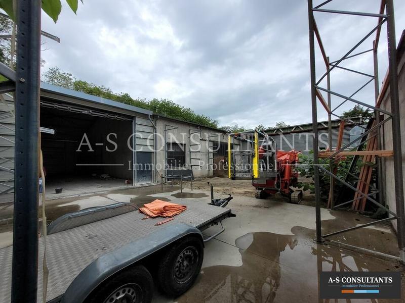 Local d'activité / Entrepôt - 145 m²