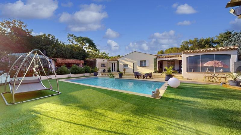 Maison - 181 m² - 9 pièces