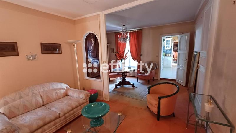 Maison - 289 m² - 8 pièces