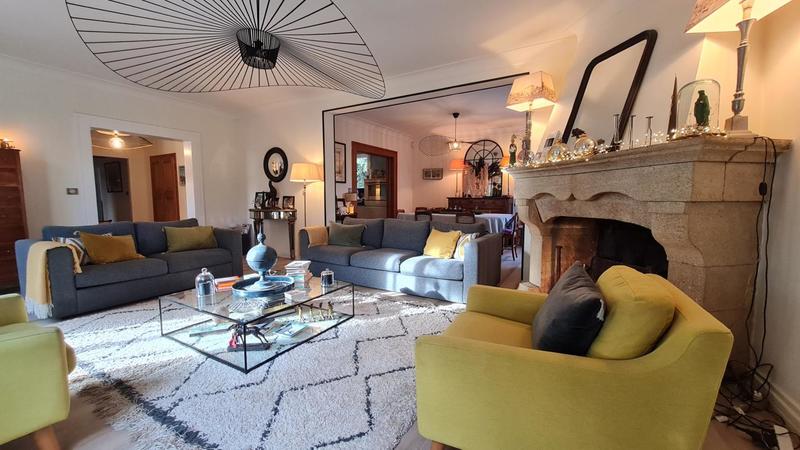 Maison - 230 m² - 8 pièces