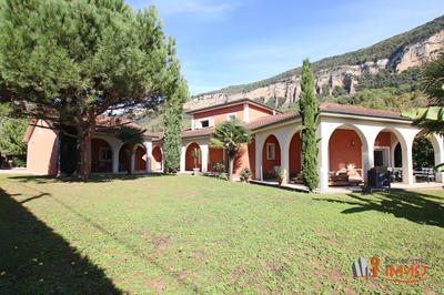 Maison - 200 m² - 6 pièces