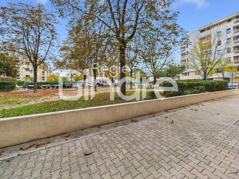 Bureau - 163 m² - 1 pièce