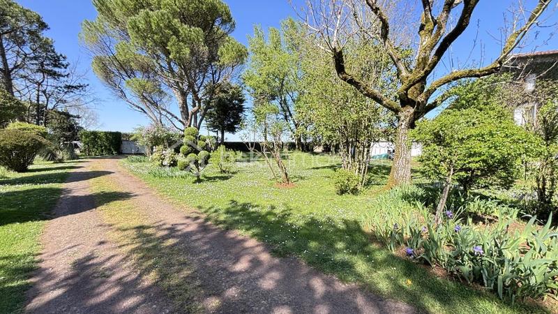 Propriété - 300 m² - 10 pièces