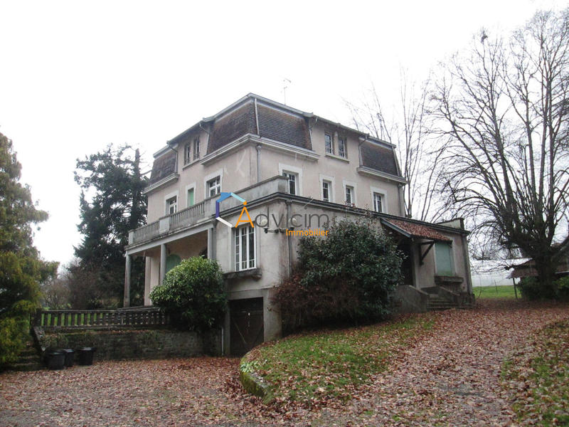 Maison - 260 m² - 9 pièces