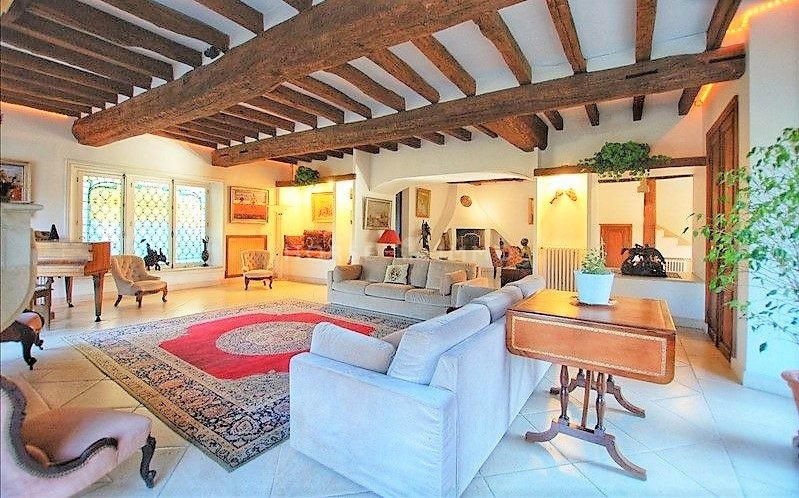 Maison - 575 m² - 12 pièces