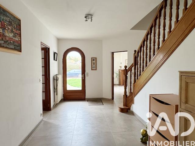 Maison - 230 m² - 9 pièces